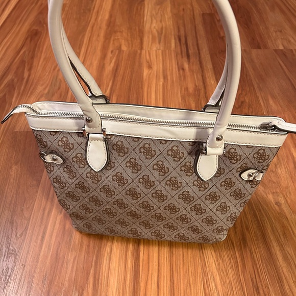 Guess purse brown and white - Picture 4 of 5
